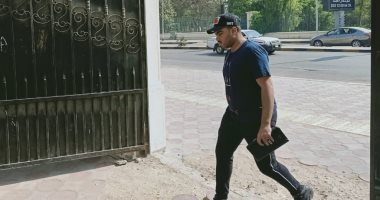 توافد طلاب الثانوية العامة على المدارس لآداء الامتحان التجريبى