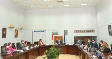 وزير السياحة والآثار يستعرض استراتيجية العلاقات العامة مع شركة دولية متخصصة