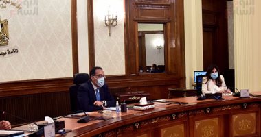 رئيس الوزراء يتابع مع محافظ الجيزة المشروعات الجارى تنفيذها فى المحافظة