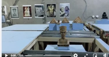 أحفاد الفراعنة.. شابان يخترعان مجسما لعرض الآثار بطريقة تفاعلية.. فيديو