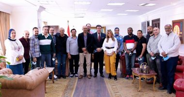 رئيس الهيئة الوطنية للإعلام يلتقى بفريق عمل برنامج "بيت للكل"