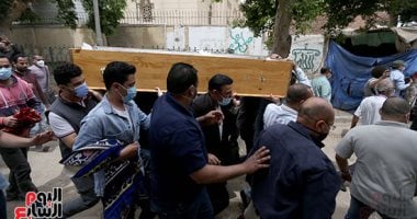 مسعد فودة ومحمد فوزى وأحمد صقر يشيعون جثمان مصطفى محرم من مسجد السيدة نفيسة