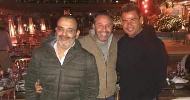 أيمن بهجت قمر يحتفل بعيد ميلاده بحضور عمرو دياب وحازم إمام وأشرف عبد الباقى