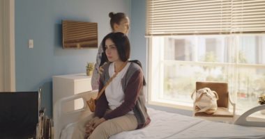 لعبة نيوتن الحلقة 11.. منى زكى تهرب بعد منع الأطباء لها من رؤية طفلها