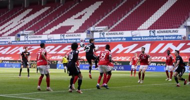 ماينز يضرب بايرن ميونخ بثنائية ويحرمه من التتويج بلقب الدوري الألماني