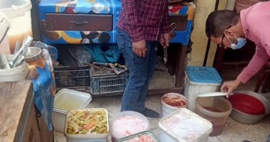 ضبط كميات مواد غذائية منتبهة الصلاحية خلال حملة فى أسوان.. صور