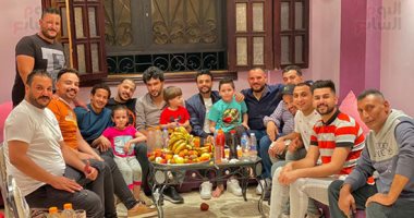 عزومة إفطار لصلاح سليمان وأصدقائه فى منزل رجب بكار.. صور