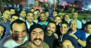 أحمد العوضى يشارك بصورة من إفطار يجمعه بدفعة "شرطة 2001"
