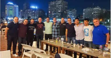 25 سنة فى حب الأهلى.. أحمد فهمى يجتمع مع زملاء المدرج فى مقر النادى