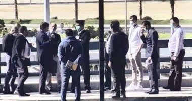 مصر مستعدة.. تطعيم العاملين ضد كورونا وتخصيص أماكن بمطار الغردقة للسياحة الروسية