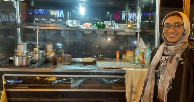 بنت بـ100 راجل.. الإصابة حرمتها من البطولات الرياضية فأقامت عربية لبيع السحور.. فيديو لايف