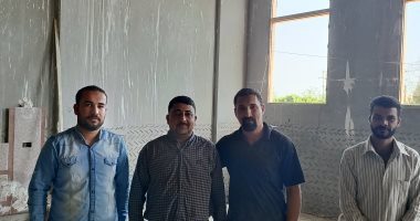 تحيا الوحدة الوطنية.. قبطى يجمع تبرعات لاستكمال بناء مسجد بالمنوفية.. فيديو