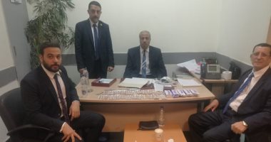 جمارك مطار القاهرة تضبط محاولتى تهريب عدد من الأقراص المخدرة والساعات 