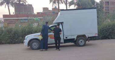 كرم الصعايدة.. شباب يتطوعون لإفطار الصائمين على مداخل الطرق فى قنا.. بث مباشر 