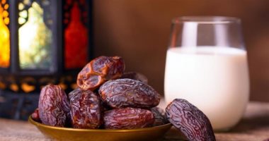 تعرف على فوائد التمر بالحليب على الإفطار.. مصدر للبروتين والكالسيوم