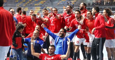 الأهلي يتقدم على الزمالك 15 / 11 فى الشوط الأول بنهائي كأس مصر لليد