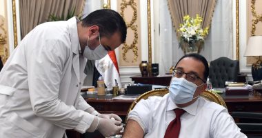 رئيس الوزراء يتلقى اللقاح المضاد لفيروس كورونا