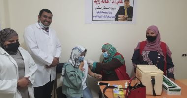 تطعيم أول صينية بلقاح كورونا الصينى فور بدء العمل بالمركز الجديد بالشرقية 