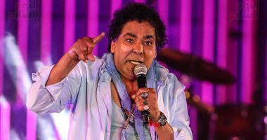محمد منير: فقدت مؤخرا اثنين مهندسين صوت عزاز على قلبى خالص التعازى لهما.. صور