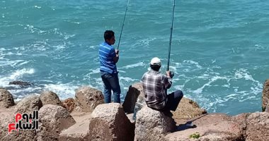 موجة حارة تضرب محافظة الإسكندرية.. والمواطنون يهربون للكورنيش.. فيديو وصور