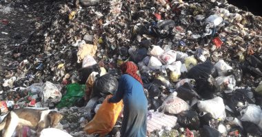 شكوى من تراكم القمامة بنفق منطقة العزبة البيضاء بالقليوبية.. والمحافظ يرد