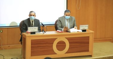رئيس جامعة كفر الشيخ: الالتزام بنظام التعليم الهجين وتقليل أعداد الطلاب بالمدرجات