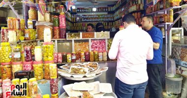 جولة فى سوق البازار ببورسعيد.. اعرف إزاى تختار المخلل الطازج.. لايف