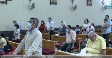 كنيسة السيدة العذراء بالمعادى تقيم قداس ليلة الأربعاء من البصخة المقدسة.. صور