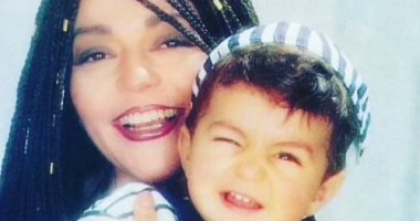 سميرة سعيد تحتفل بعيد ميلاد ابنها بصور من الطفولة للشباب..وتعلق:كبرت يا شادى