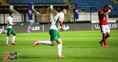 "يواصل هوايته في هز الشباك".. الأهلى يحتفي بهدف محمد شريف في مرمى المصري