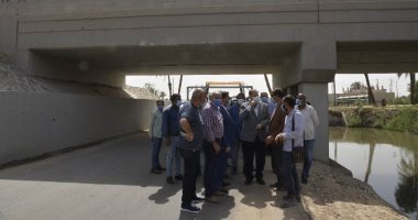محافظ أسيوط يتفقد أعمال إنشاء كوبرى الهويس تمهيدا لافتتاحه بتكلفة 16 مليون جنيه
