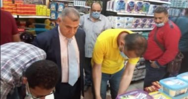 تحرير 26 محضرا وغلق 3 منشآت غذائية فى حملة تموينية بالإسماعيلية.. صور