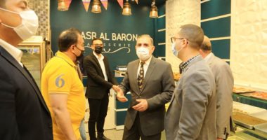  محافظ كفر الشيخ يقود حملة ليلية للتأكد من تطبيق الإجراءات الاحترازية 
