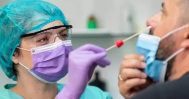 ماذا تفعل إذا بدأت فى ملاحظة أعراض كورونا فى الموجة الثالثة؟