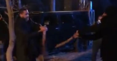 معركة تحطيب بالعصا بين أمير كرارة ومحمد سامى بكواليس نسل الأغراب.. فيديو