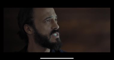 مسلسل كوفيد 25 الحلقة الأولى.. يوسف الشريف يتخلى عن وظيفته كطبيب ويعمل يوتيوبر.. حالات تظهر عليها أعراض خلل فى الأعصاب وذهول فى أنحاء العالم.. والدكتور ياسين يحاول إقناع الجميع بوجود فيروس جديد يؤثر على المخ