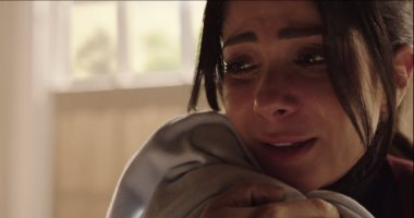 مسلسل لعبة نيوتن الحلقة 16.. منى زكى تبكى المشاهدين فى لقائها الأول بطفلها وتوافق على الزواج من محمد فراج بعد موافقة زوجته.. "مؤنس" يحضر لها فستان محجبات.. وسيد رجب يسكب الماء المغلى على نفسه لتجربة عسل الأفيون