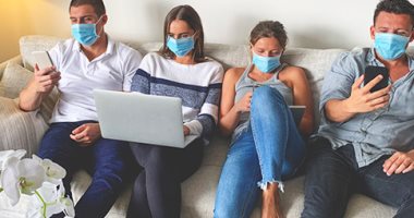 خبراء بالهند ينصحون بارتداء الكمامة فى المنزل للحد من إصابات كورونا