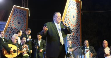 "الكحلاوي" يشدو فى حب الرسول بالليلة العاشرة لـ"هل هلالك" (صور)