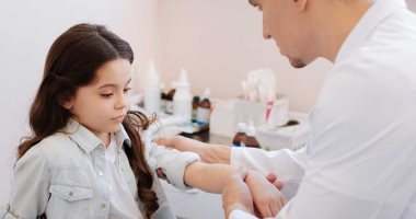لماذا يصاب الأطفال باعوجاج المفاصل؟