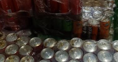 ضبط مشروبات غازية منتهية الصلاحية داخل مخزن بالأقصر