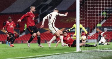 الدوري الاوروبي .. مانشستر يونايتد يتأخر 2-1 أمام روما فى الشوط الأول