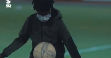 "موسيمانى الصغير".. نجل المدير الفنى للأهلى يستعرض مهاراته فى مران الفريق.. فيديو