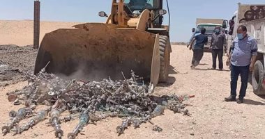 إعدام 400 شيشة صادرتها الوحدة المحلية من مقاهى مخالفة فى قنا.. صور