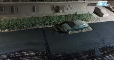 تداول صورة لأعمال رصف شارع ببنها تركه المقاول أسفل سيارة.. والمحافظة ترد