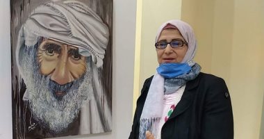 قصة هناء الفار فنانة تشكيلية نجحت فى رسم وجوه وحياة أهل سيناء.. صور