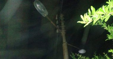 رئيس مدينة البداري يستجيب لشكوى أهالى عزبة الملك بإصلاح أعمدة الإنارة