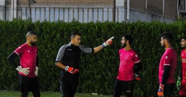 عصام الحضري يجهز حراس سيراميكا فنيا ونفسيا للأهلي