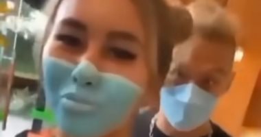 ترحيل يوتيوبر أمريكى وزوجته من بالى بسبب قناع وجه مزيف.. اعرف القصة