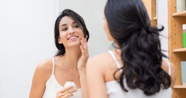 وصفات طبيعية لبشرة مشرقة.. 4 أقنعة ليلية اختارى منها اللى يناسبك